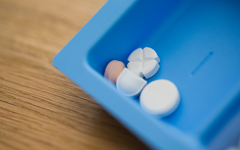 Medikamente in einem Tablettenbehälter