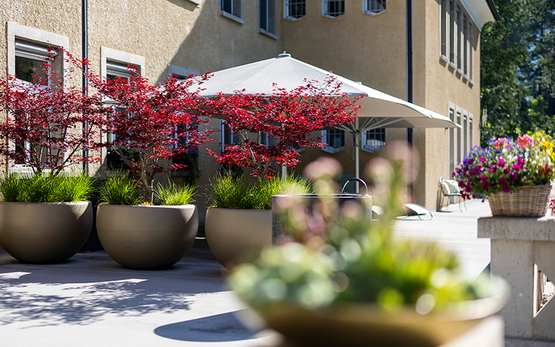 Terrassenbereich der Privatklinik MENTALVA